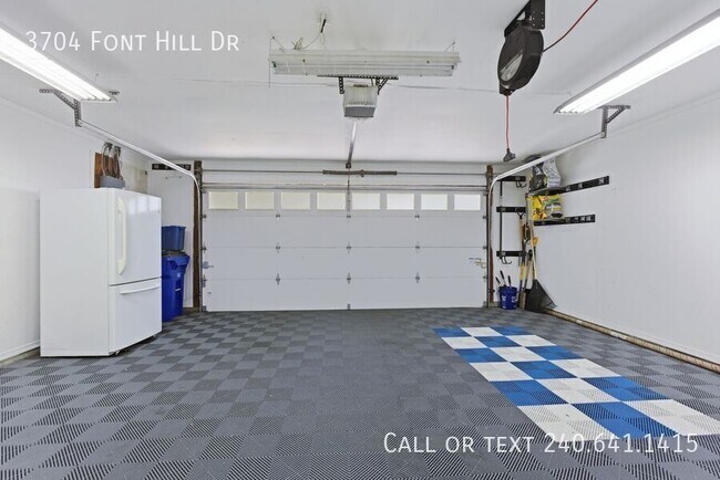 Building Photo - 3704 Font Hill Dr