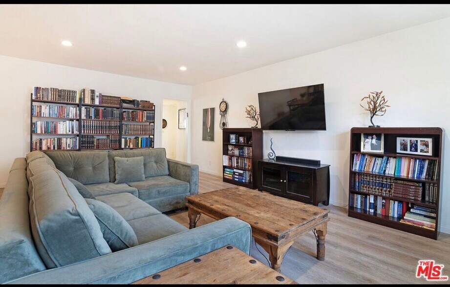 Building Photo - 4358 Mammoth Ave