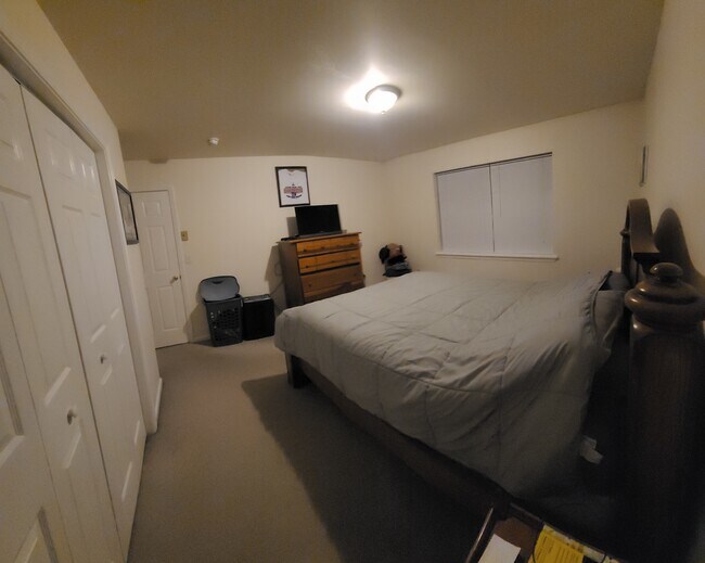 Bedroom - 1 Riverside Park N