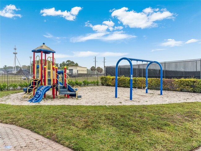 Building Photo - 7827 SW 106th Cir