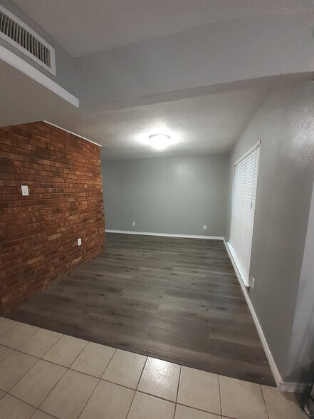 Building Photo - 9022 Millwood Dr