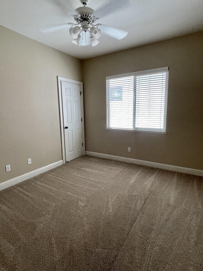 Building Photo - 9772 Ellsmere Way
