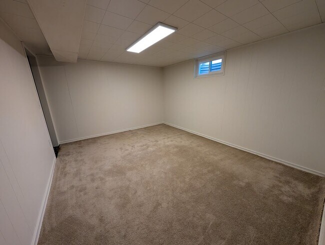 Building Photo - Huge Reno Addition House - Pet-Friendly!