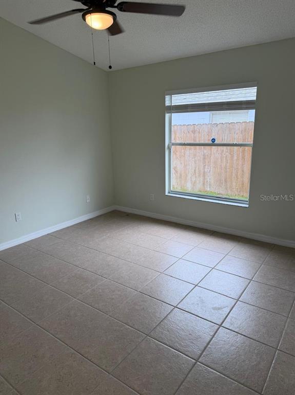 Building Photo - 13875 Glasser Ave