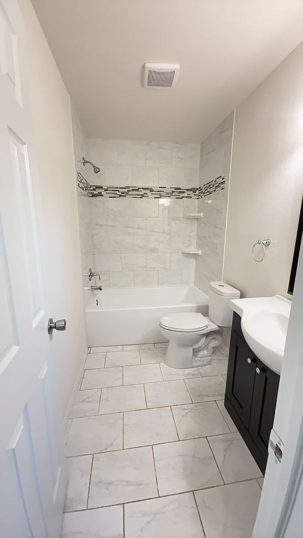 Building Photo - Welcome to your newly remodeled 3bed/2bath...