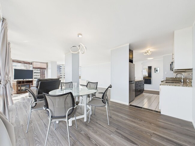 Building Photo - 3100 E Cherry Creek S Dr