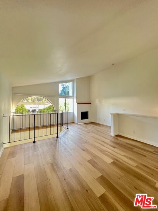 Building Photo - 10926 Bluffside Dr