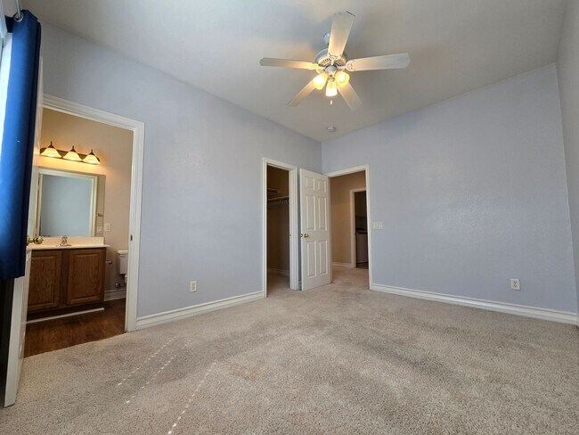 Building Photo - An Amazing NW Home! Over 3300 sq ft w/ pool & spa! Must see!