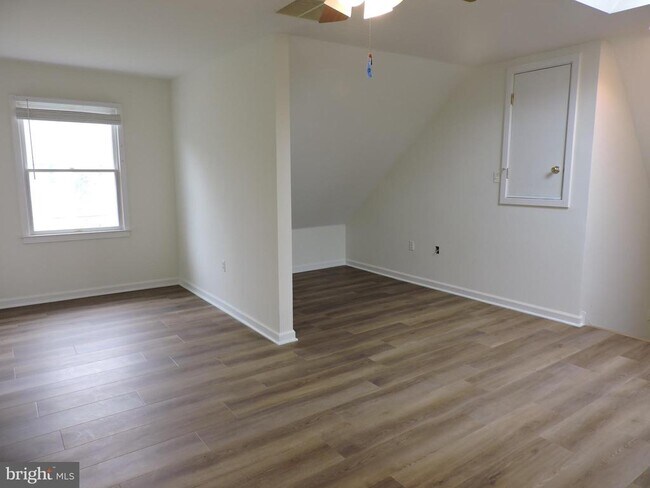 Building Photo - 115 S Bell Ave