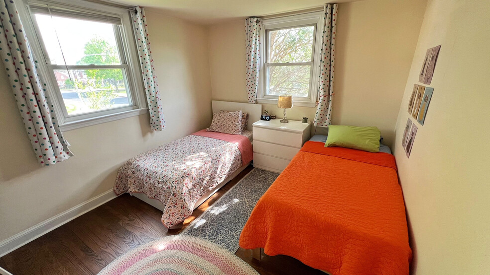 Bedroom 2 - 1643 Mount Pleasant Rd