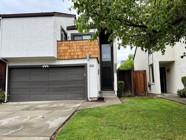 Building Photo - $3490 -- Beautifully Upgraded 3BR Townhome in Northgate