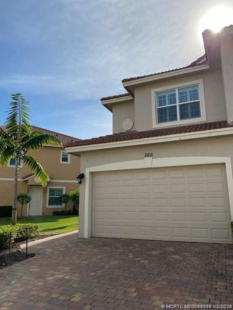 Building Photo - 566 SW Glen Crest Way