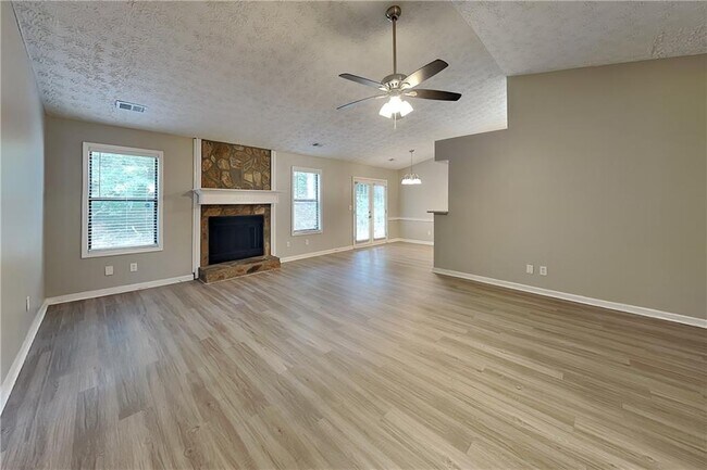 Building Photo - 815 Riverstone Ln