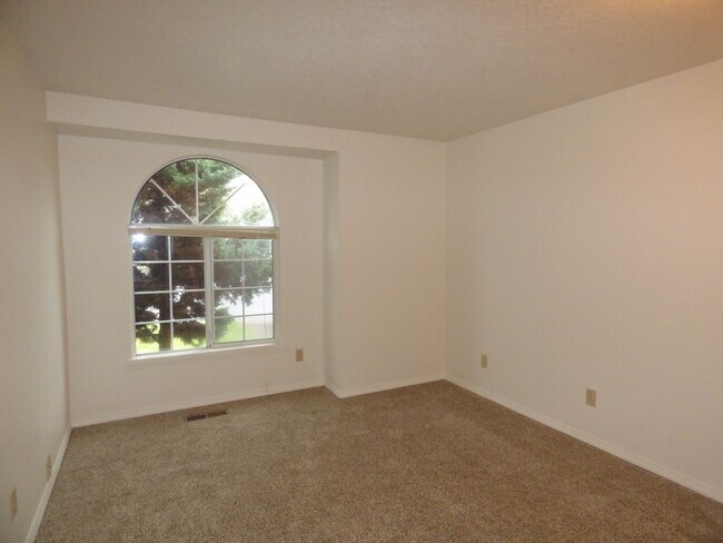 Building Photo - 986 Eastwind Ct N