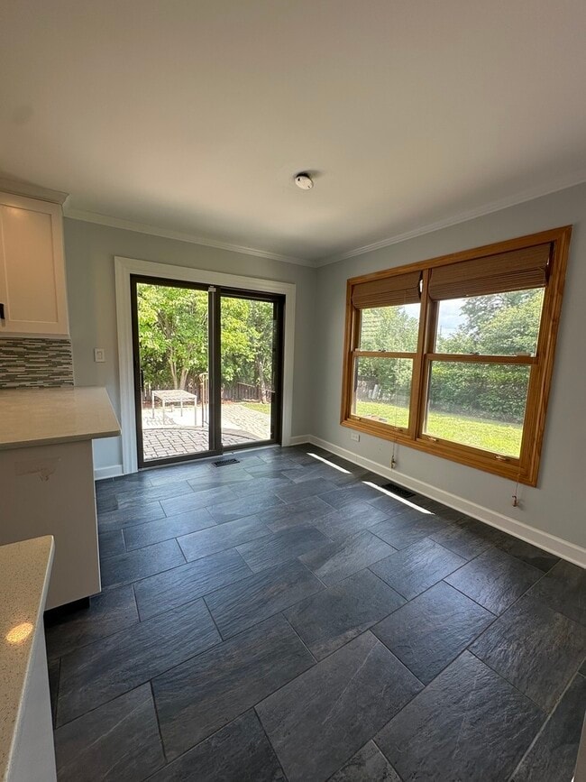 Building Photo - 567 Lorelei Dr