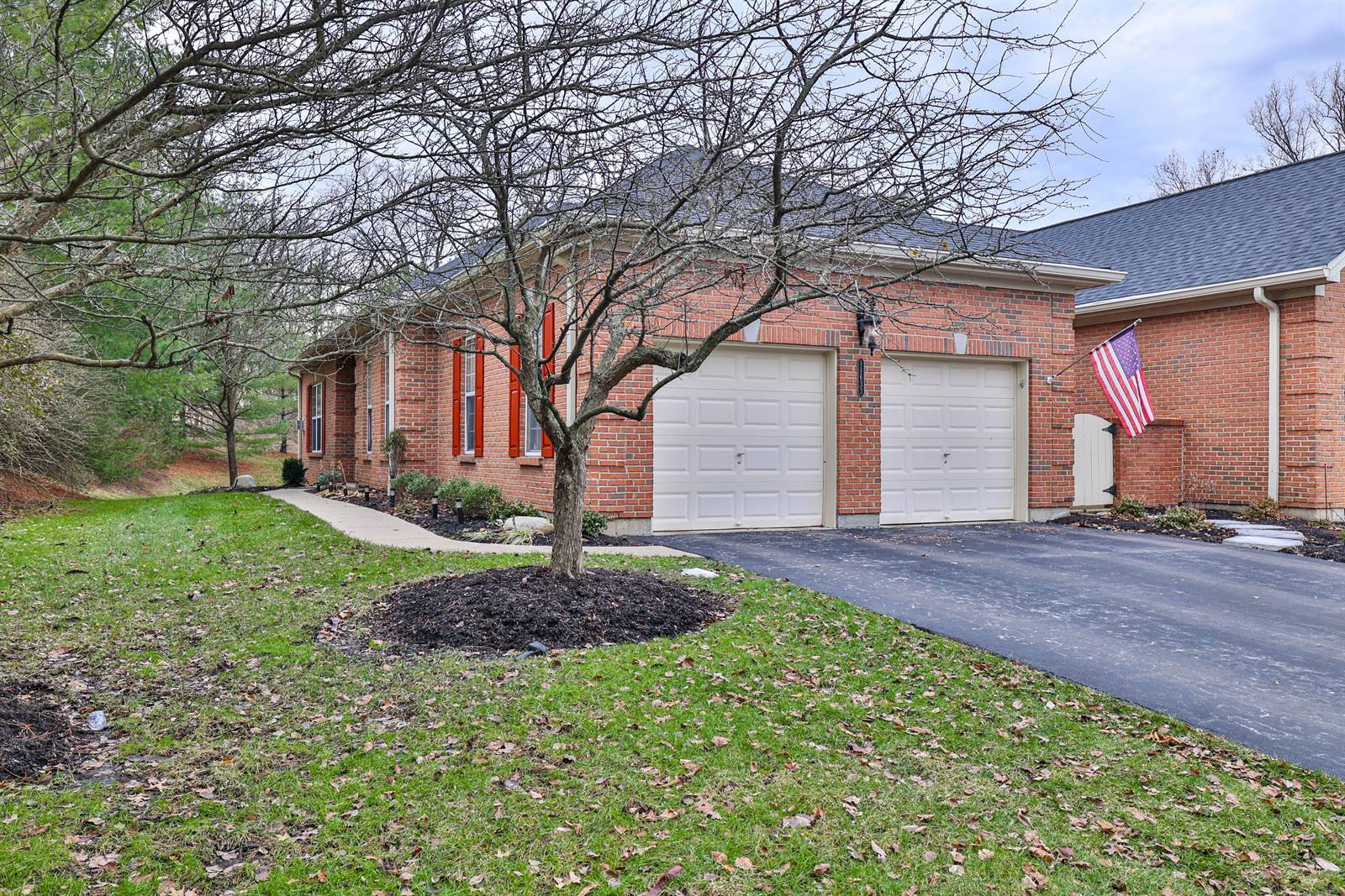 Attached 2 car garage - 11633 Chancery Ln