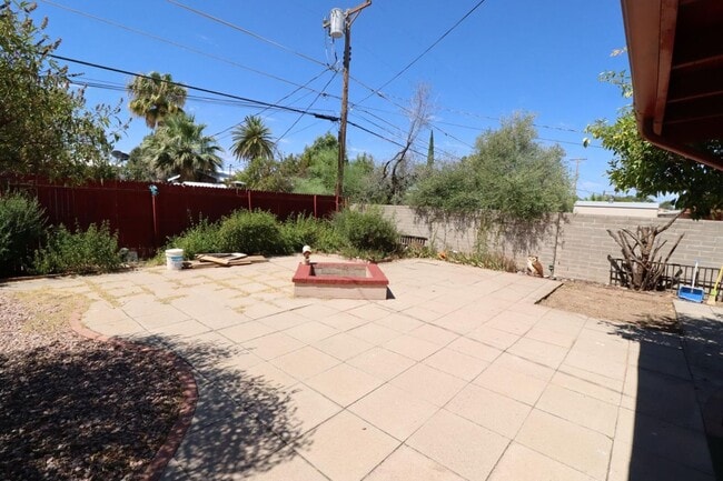 Building Photo - 3 Bedroom 2 Bathroom