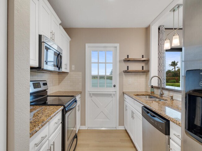Building Photo - 3206 S Lakeview Cir