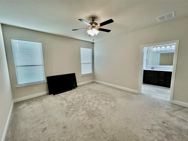 Building Photo - 541 Firethorn Dr