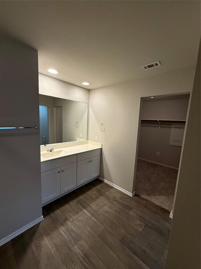 Building Photo - 13105 Brahmin Dr