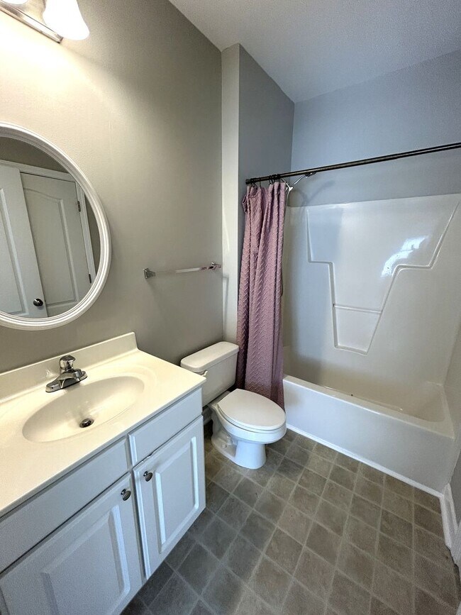Building Photo - Convenient Boone Living – 3BD/3BA at Pine ...