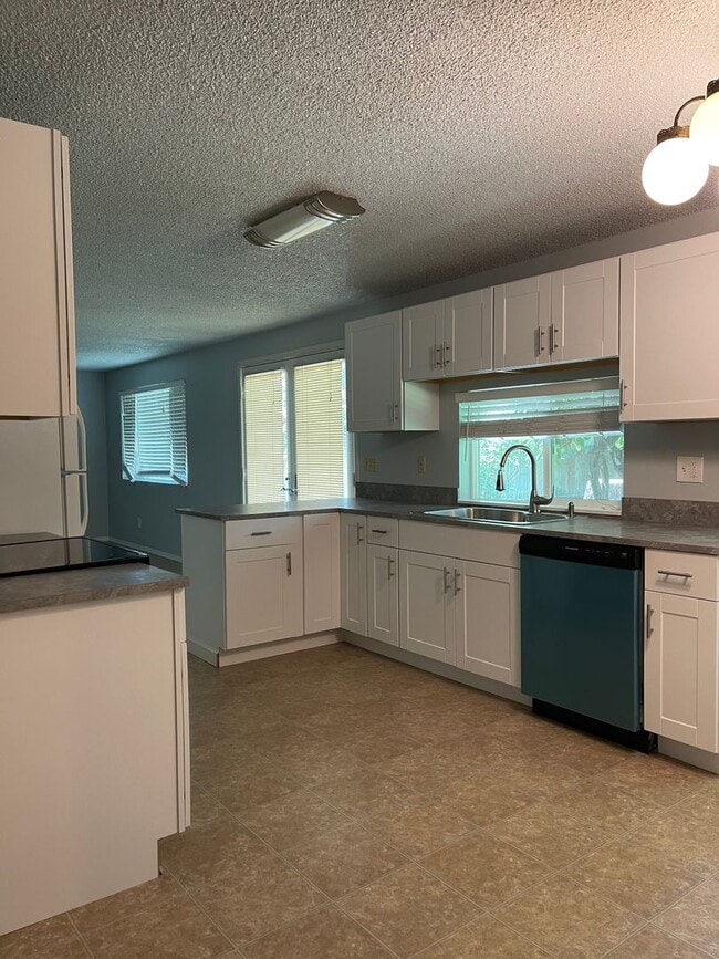 Building Photo - Nice Home with Large Backyard in Desirable...
