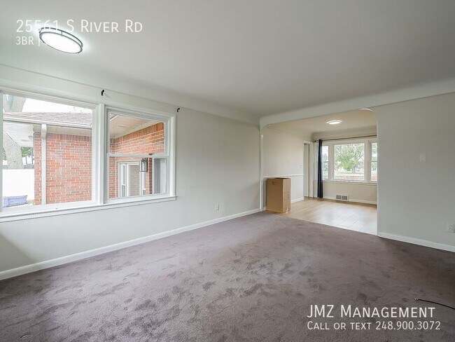 Building Photo - 25561 S River Rd