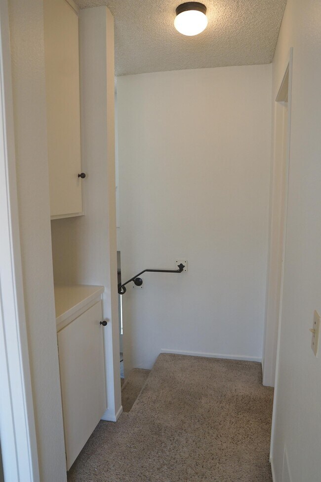 Building Photo - 6087 Montecito Cir