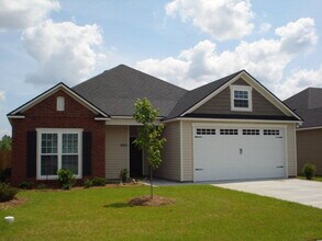 Building Photo - Charming 3-Bedroom Home with Modern Upgrad...
