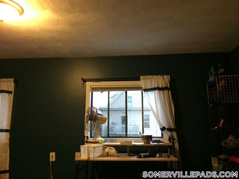 Building Photo - 10 Evergreen Ave