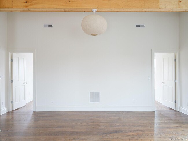 Building Photo - 702-704-704 Columbia St