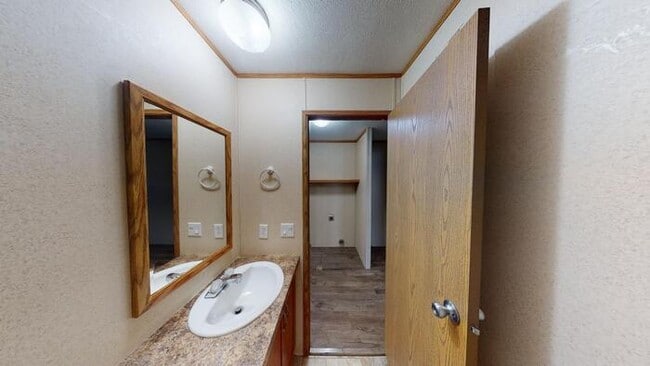 Building Photo - 124 Delta Ave