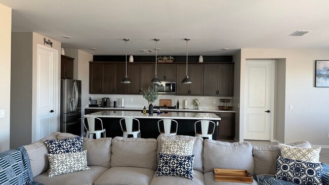 Building Photo - 40586 W Crane Dr