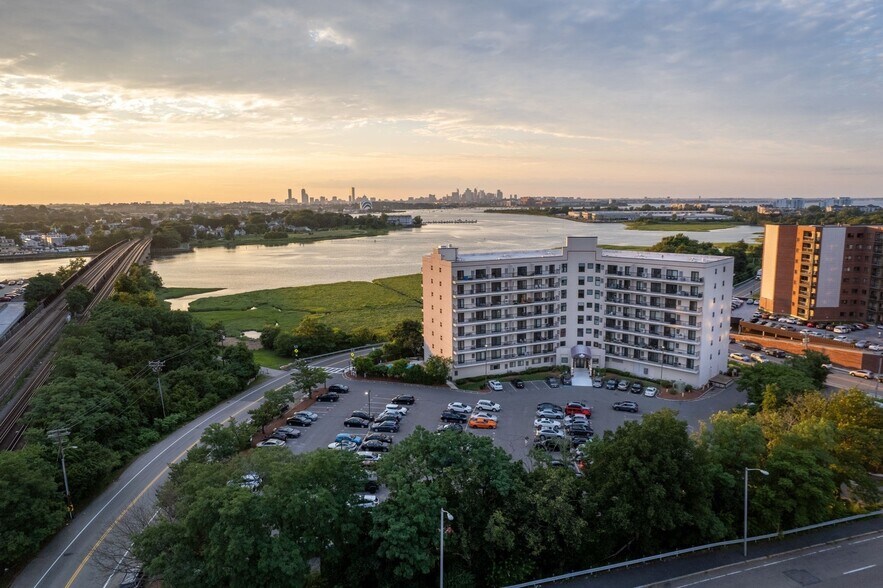 Building Photo - 133 Commander Shea Blvd