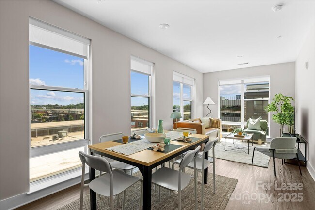 Building Photo - 110 Razades Wy