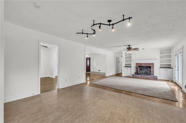 Building Photo - 318 Tyrone Rd