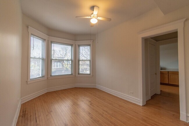 Building Photo - 3800 N Wilton Ave