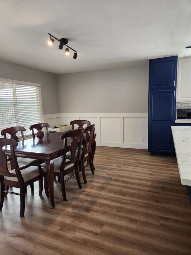 Building Photo - 1897 Cabrena St