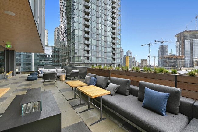 Building Photo - Nexus Condominium - 1 bedroom + den