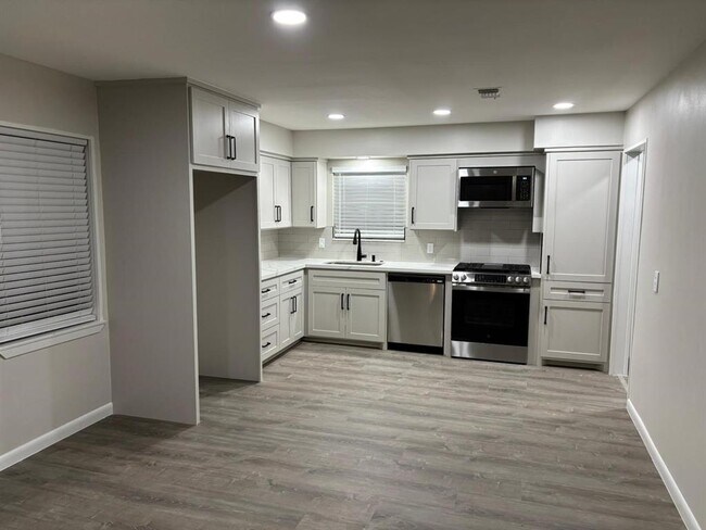 Building Photo - 3706 Galway Ln
