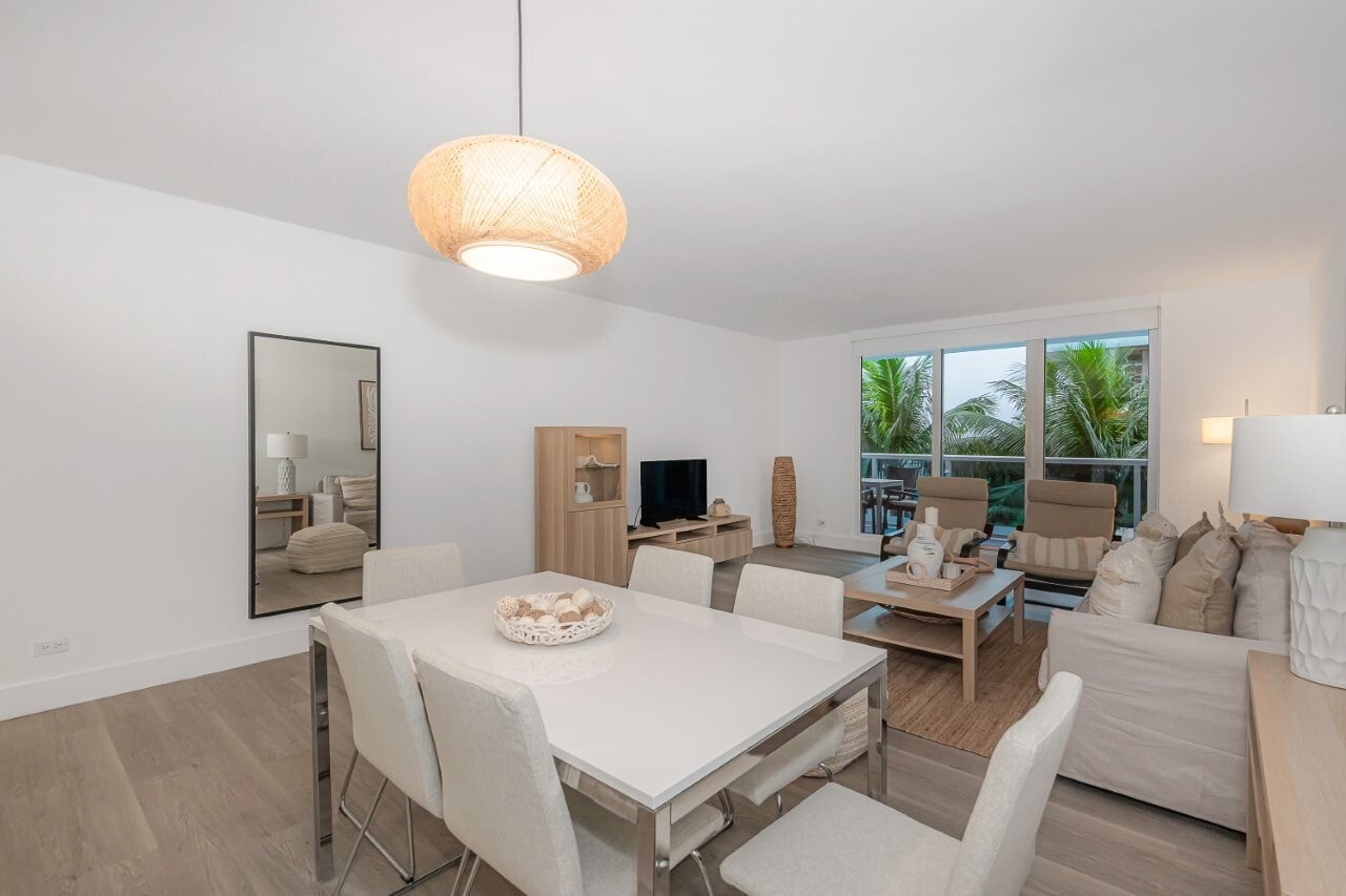 Building Photo - 2301 Collins Ave