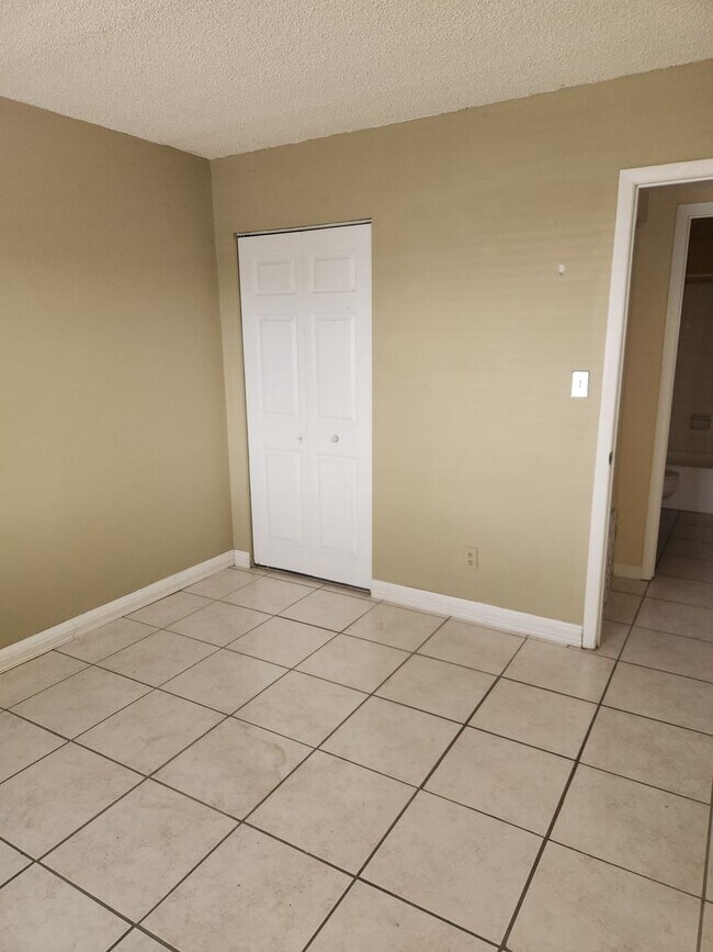 Building Photo - Waterfront 2 bedroom 2 Bath