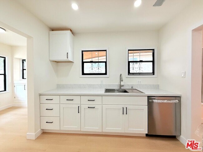 Building Photo - 6132 Whitsett Ave