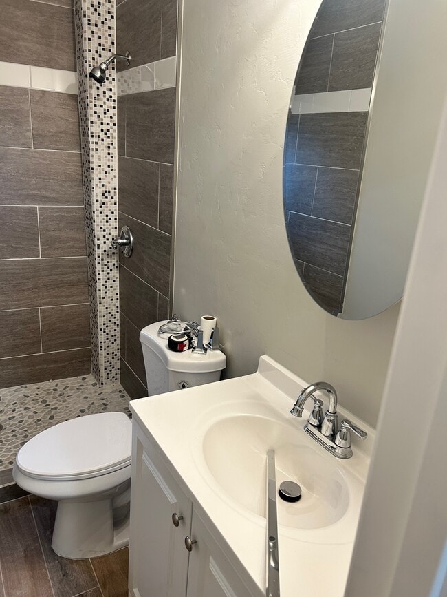 Building Photo - 382 W Quarry St