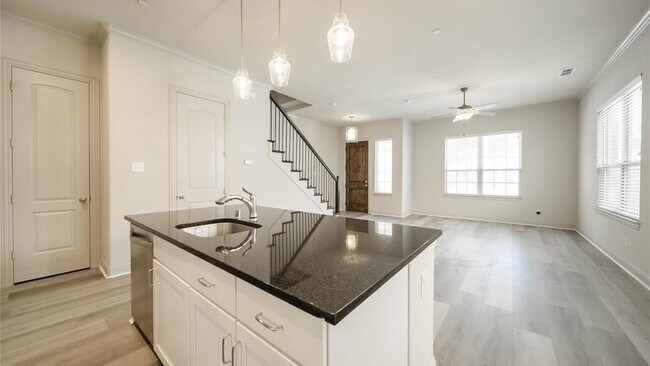 Building Photo - 2745 Troutt Dr