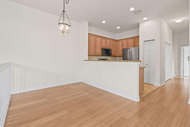 Building Photo - 4930 Bonsai Cir
