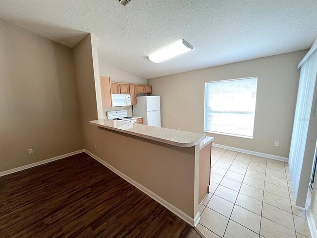 Building Photo - 4 Eton Ln