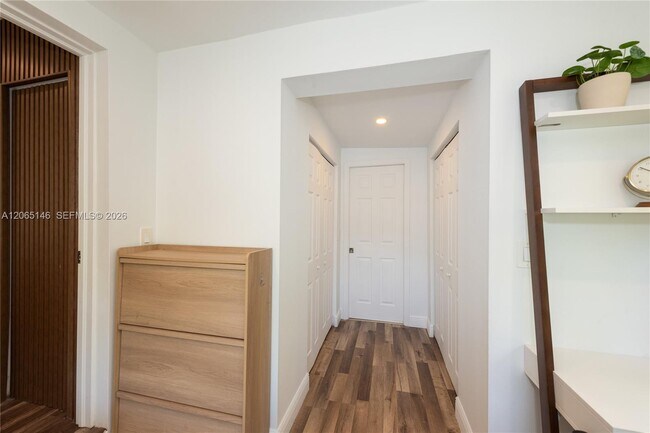 Building Photo - 1450 SW 20th Ave