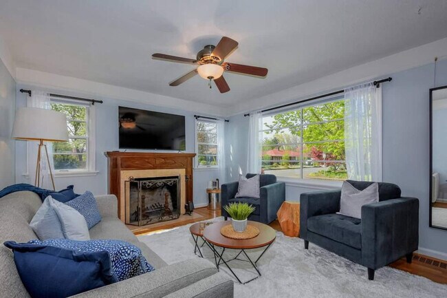 Building Photo - 4401 NW Columbia St