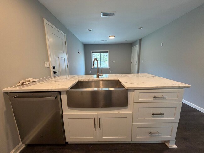 Building Photo - Charming 4/2.5 House in Armuchee- $1,995